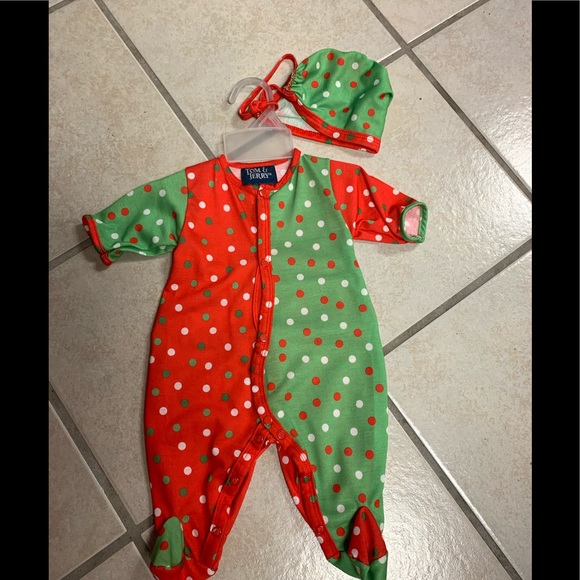 Newborn Unisex Red & Green Polka Dot Christmas Outfit & Hat NWT - Picture 1 of 1